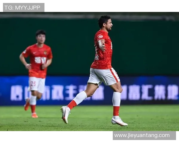 广州足球队防反战术解析：深度剖析其成功背后的秘密与策略