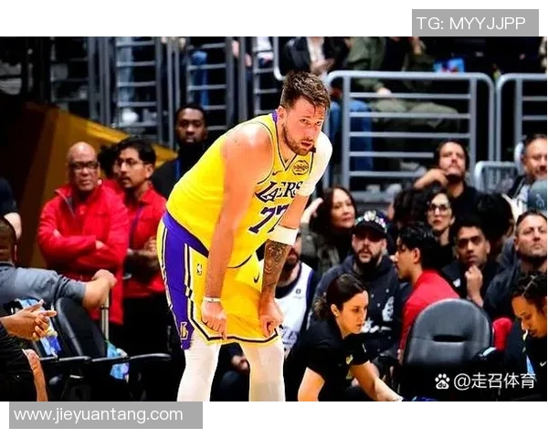 勇士与火箭七场激战回顾球迷心中的经典对决与传奇时刻 勇士与火箭七场激战回顾球迷心中的经典对决与传奇时刻