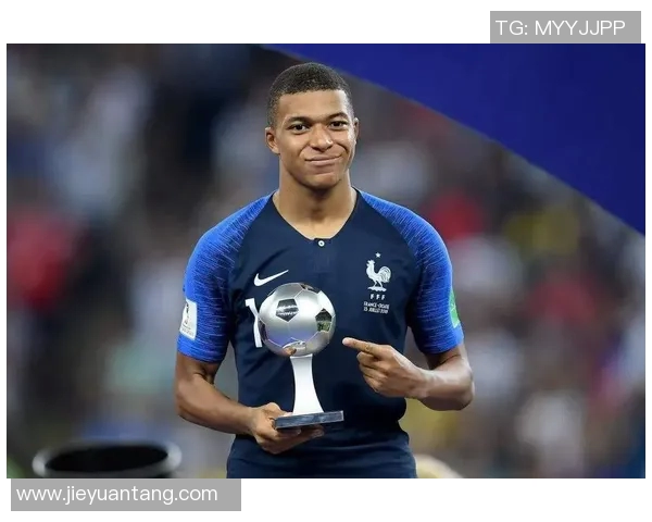 姆巴佩：从天才少年到足球巨星的成长之路与未来展望