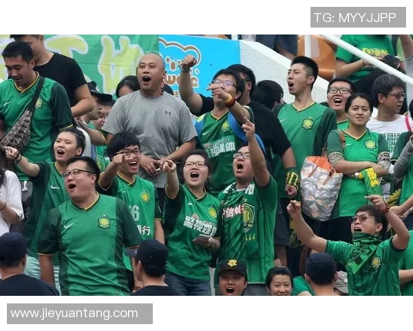 德国与巴西激战正酣勒夫表情引发球迷热议