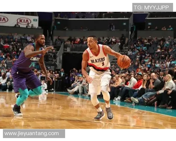 波特兰开拓者与夏洛特黄蜂的精彩对决分析与赛季展望