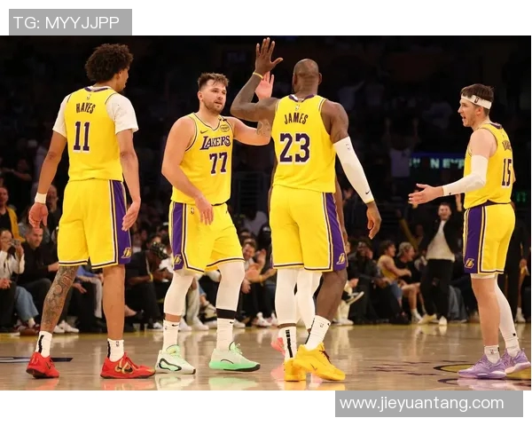 湖人对火箭精彩对决出场阵容分析与比赛前瞻