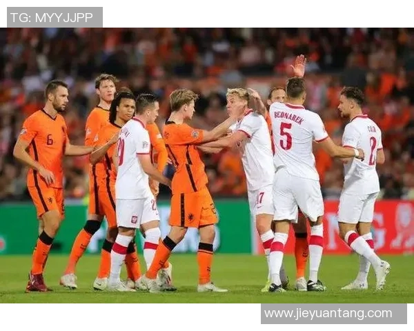 荷兰与丹麦在欧洲杯的激烈对决回顾与精彩瞬间分析