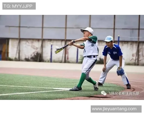 重庆足球队的奋斗与荣耀:一段不平凡的突破之路纪实 重庆足球队的奋斗与荣耀:一段不平凡的突破之路纪实