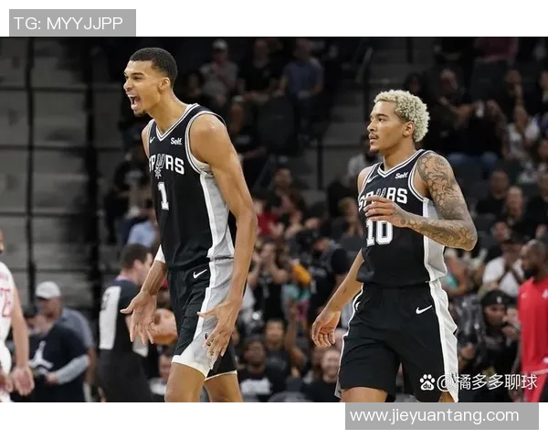 马刺与森林狼精彩对决视频回顾赛场瞬间尽在眼前 马刺与森林狼精彩对决视频回顾赛场瞬间尽在眼前