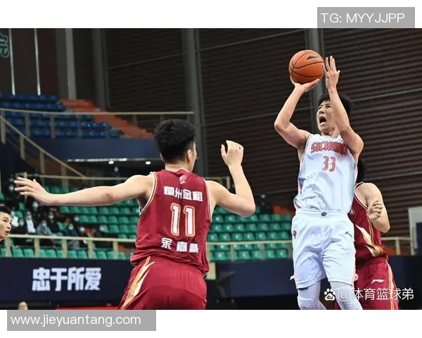 韩硕：从篮球场上的新星到商业领域的多面手之路探索