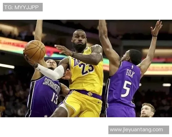 14号骑士与湖人激战正酣谁能在这场对决中笑到最后