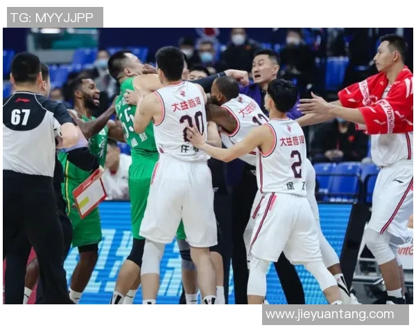 CBA联赛精彩对决广东队迎战青岛队直播全程回顾与分析 CBA联赛精彩对决广东队迎战青岛队直播全程回顾与分析